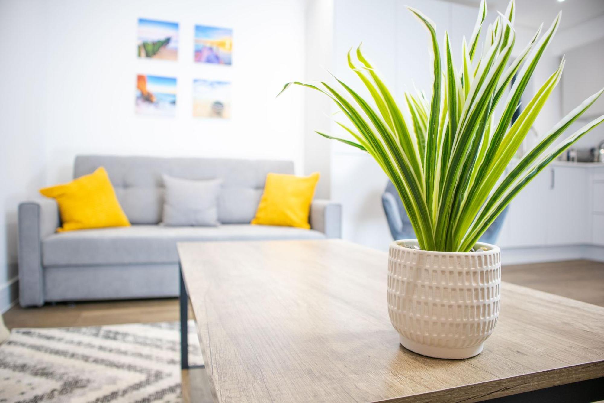 Central 2 Bed 2 Bath Apartment Near Brighton College, Beach, Hospital - Long Stay Offers ภายนอก รูปภาพ